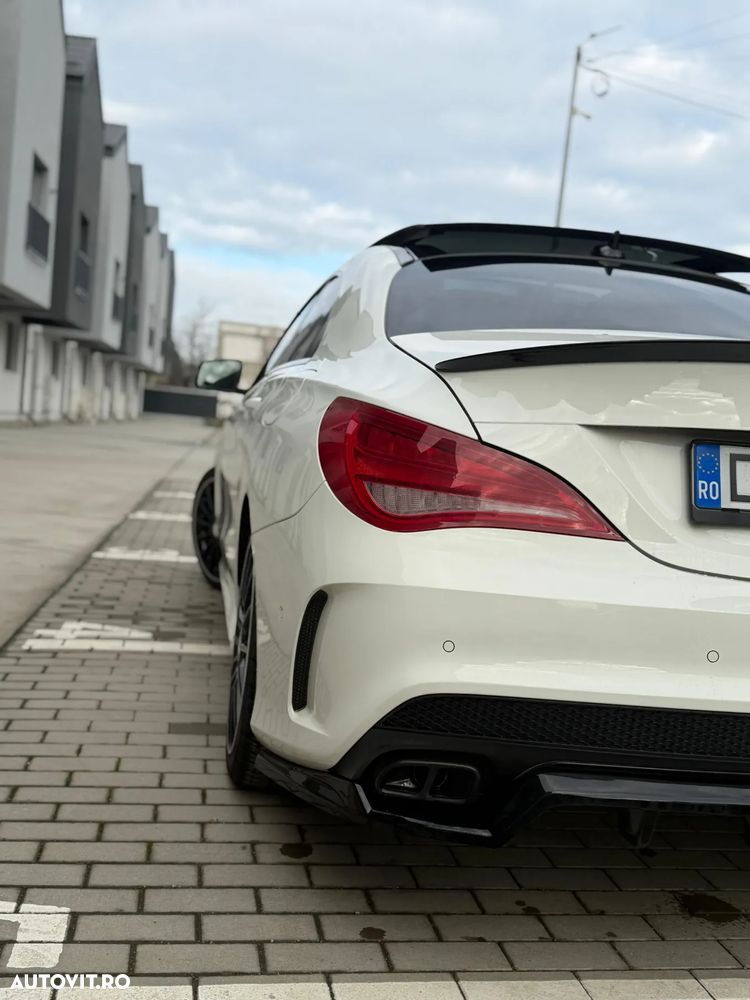 Mercedes-Benz CLA 180 AMG Line - 4