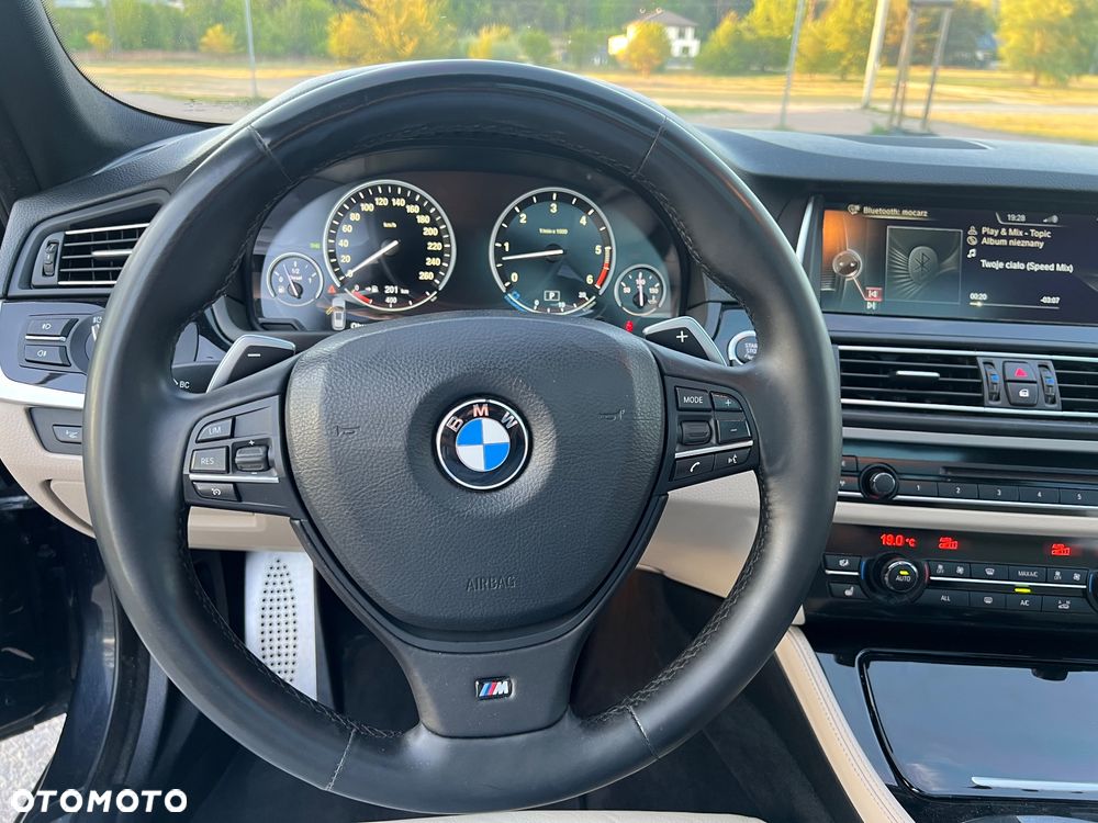 BMW Seria 5 530d xDrive - 14