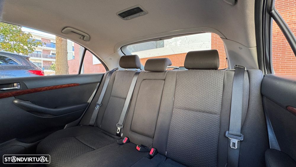 Toyota Avensis LB 2.0 D-4D - 11