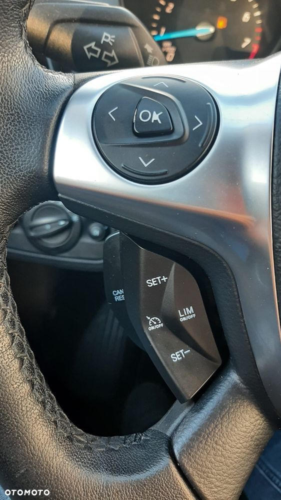 Ford Kuga 1.5 EcoBoost 2x4 Titanium - 24