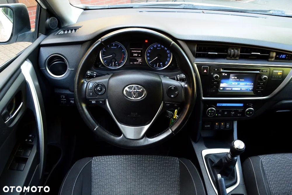 Toyota Auris 1.6 Premium Comfort - 8
