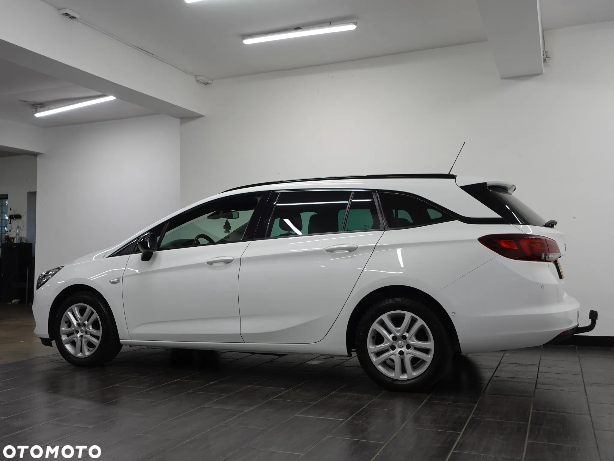 Opel Astra 1.2 Turbo Start/Stop Sports Tourer Edition - 6