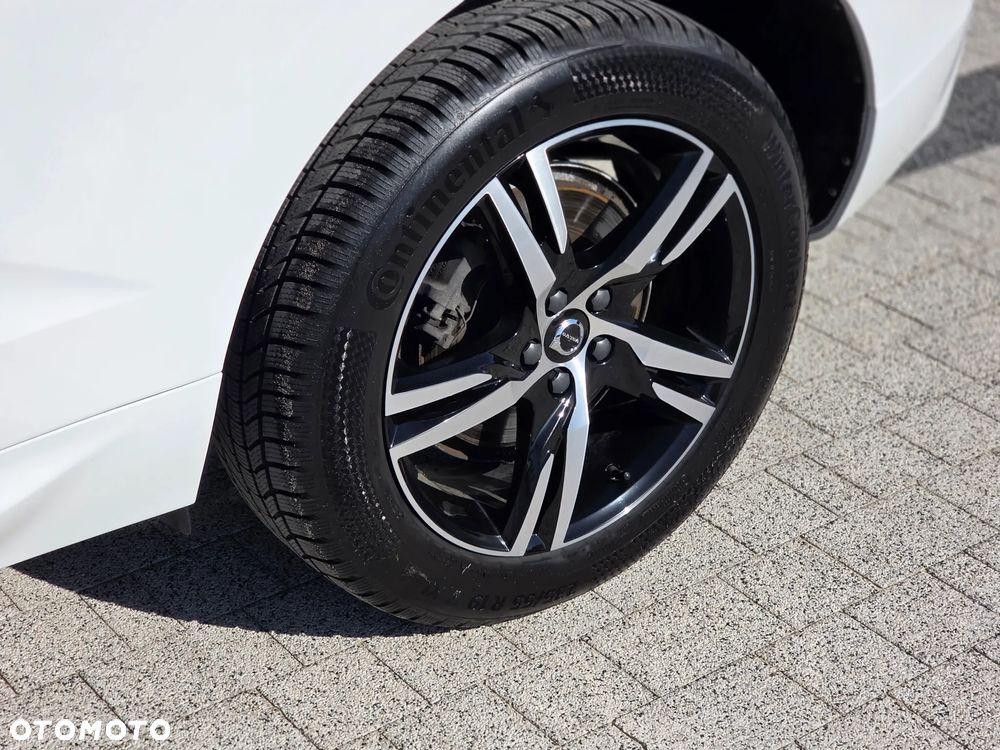 Volvo XC 60 B4 D AWD R-Design - 11