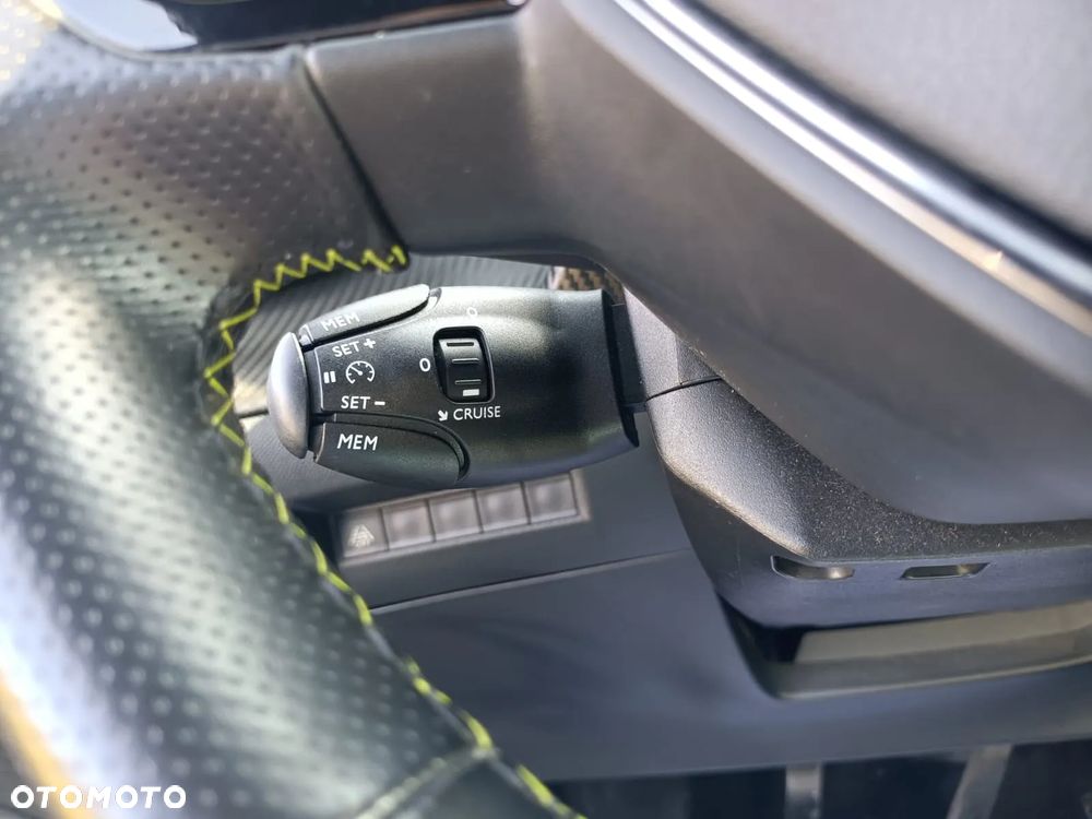 Peugeot 2008 1.2 PureTech GT Line S&S - 28