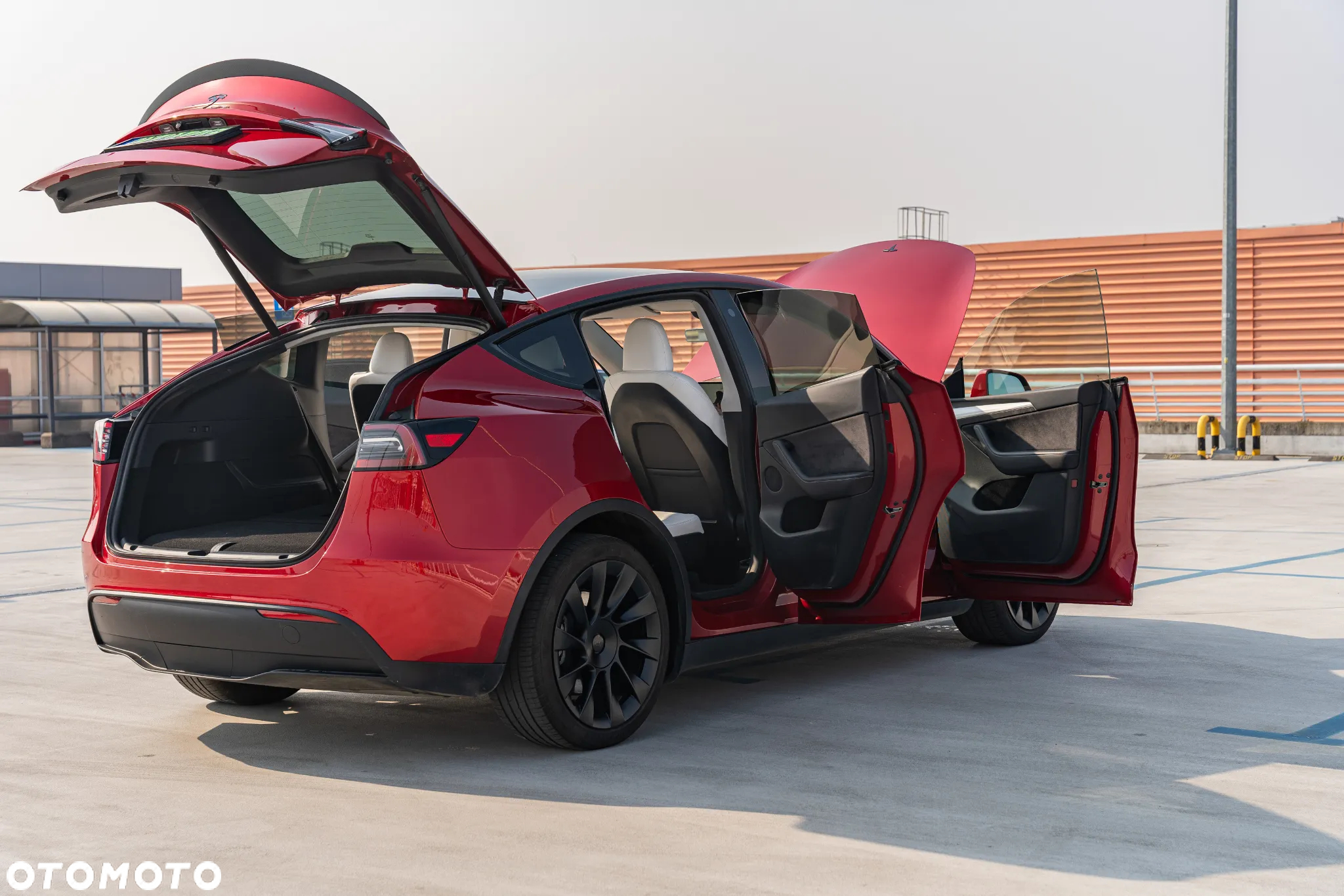Tesla Y 83.1kWh Long Range AWD - 32