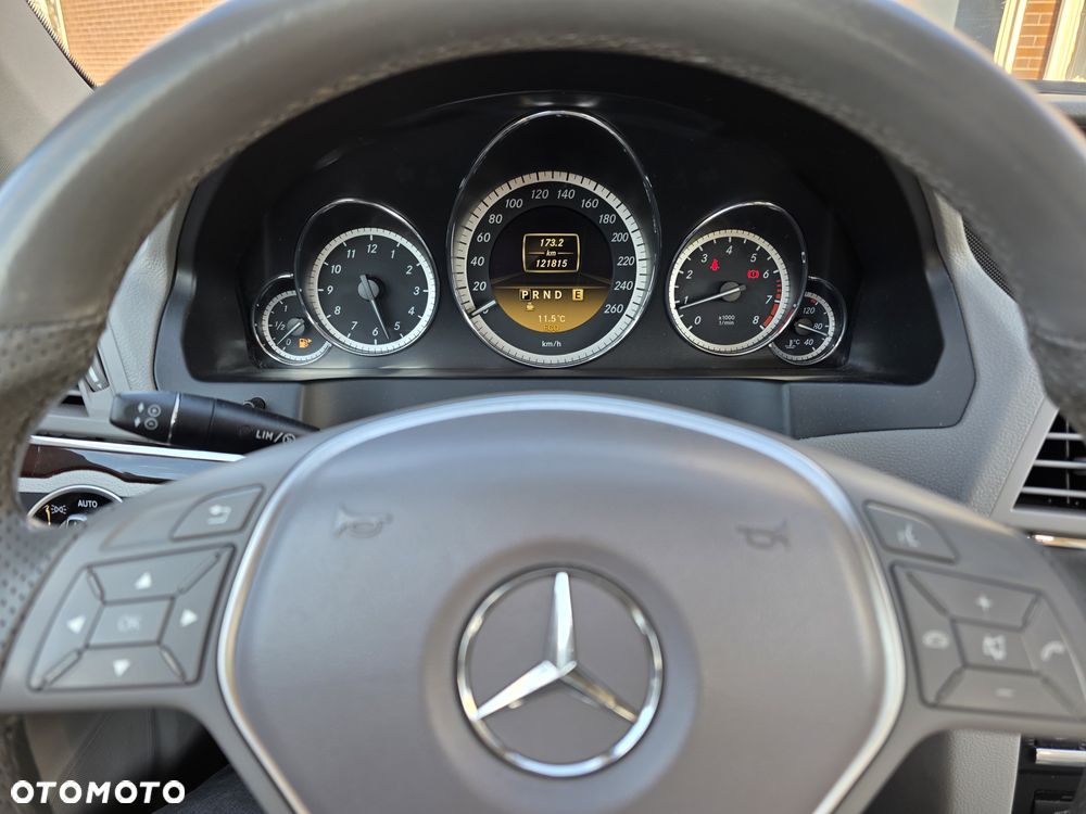 Mercedes-Benz Klasa E - 32