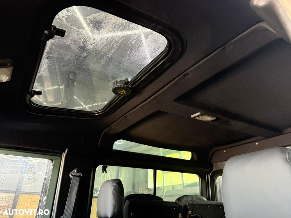 Land Rover Defender - 17