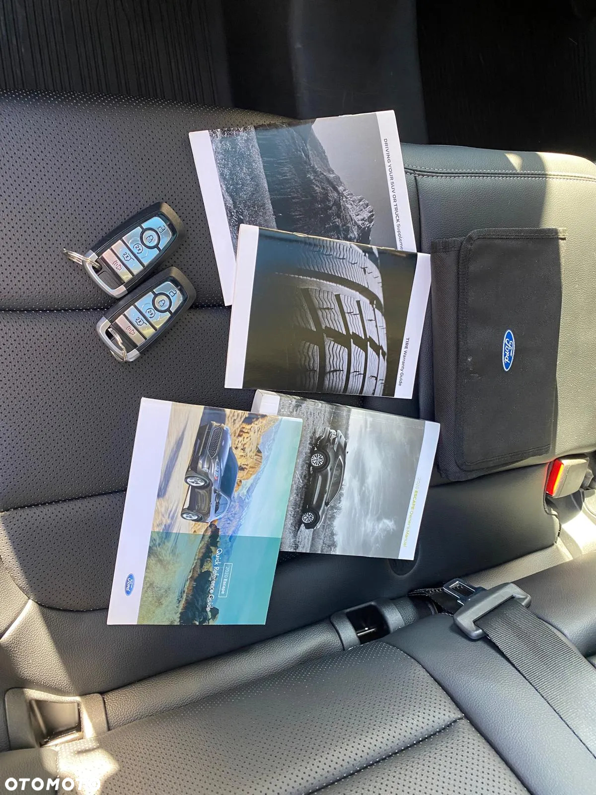 Ford Escape 2.0 EcoBoost AWD Titanium - 36