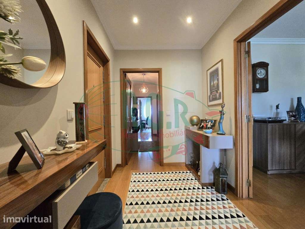 Excelente T3 | Suite | 2 Lg de Garagem e Arrumos | Próximo Hosp Fer... - Grande imagem: 2/50