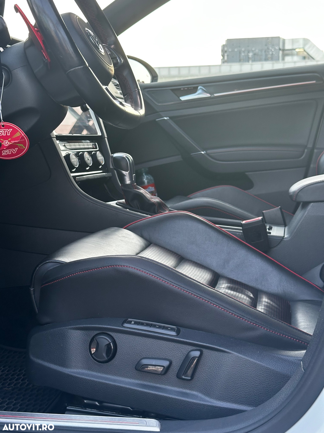 Volkswagen Golf GTI 2.0 TSI OPF DSG Performance - 11