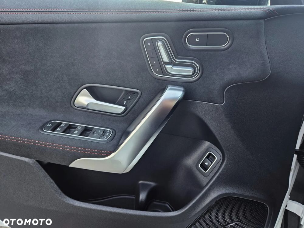 Mercedes-Benz CLA 250 e PHEV AMG Line 8G-DCT - 15