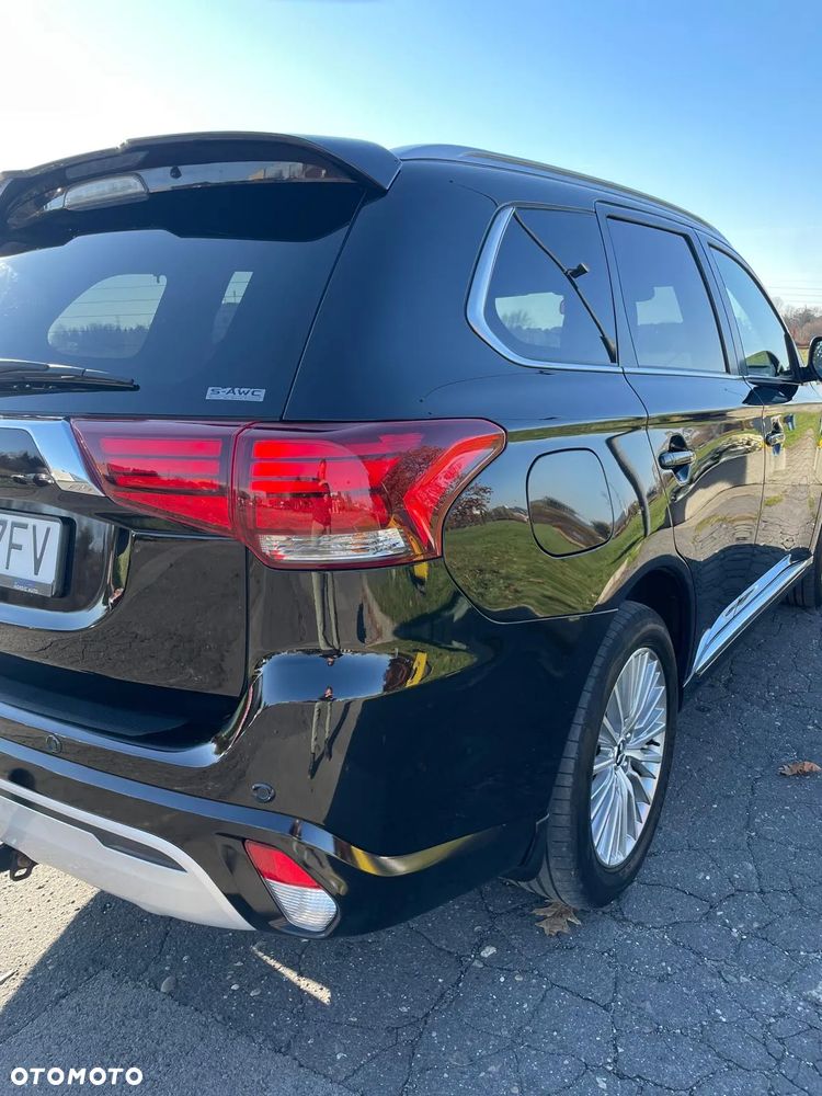Mitsubishi Outlander PHEV Intense + - 10