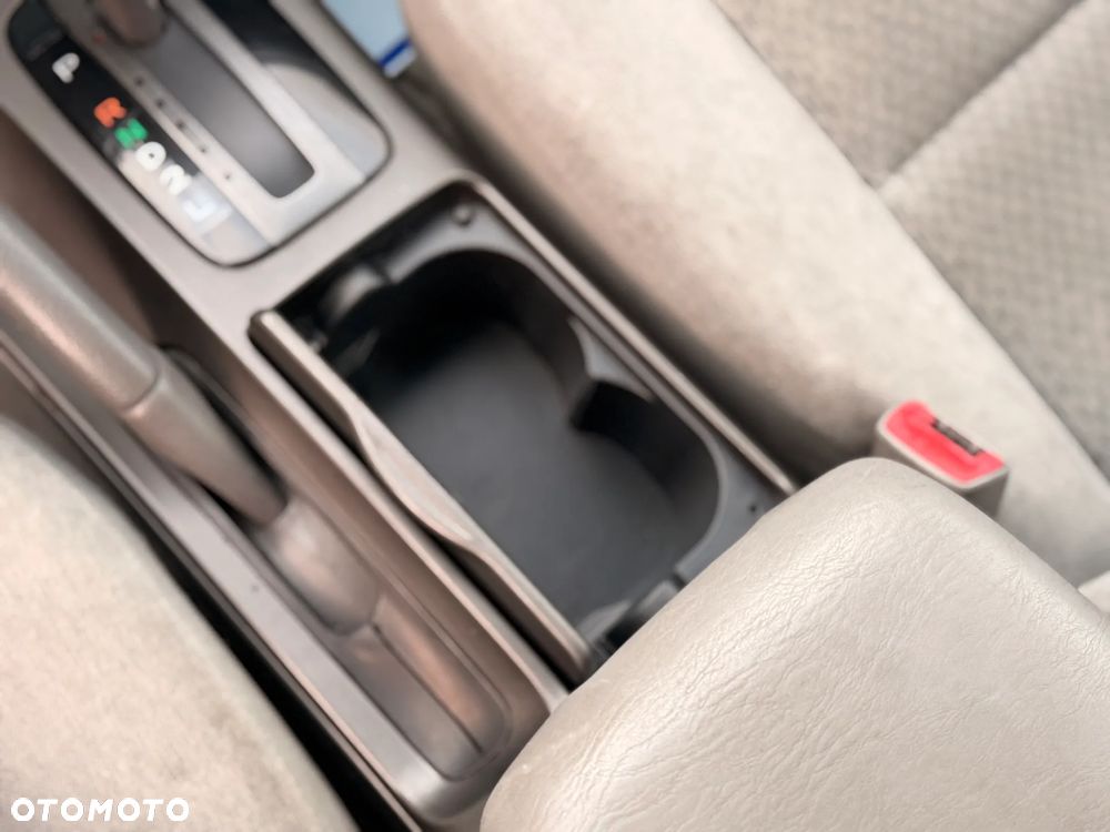 Toyota Camry 2.4 VVT-i - 22