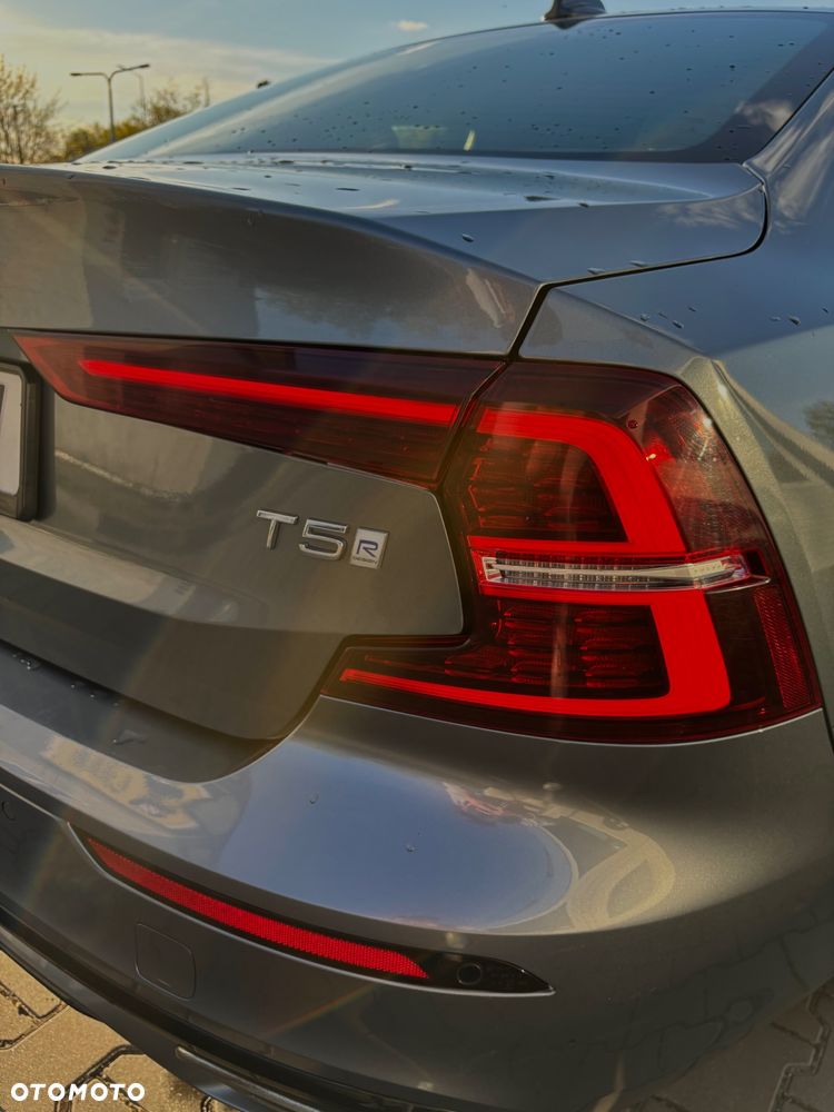 Volvo S60 T5 R-Design - 12