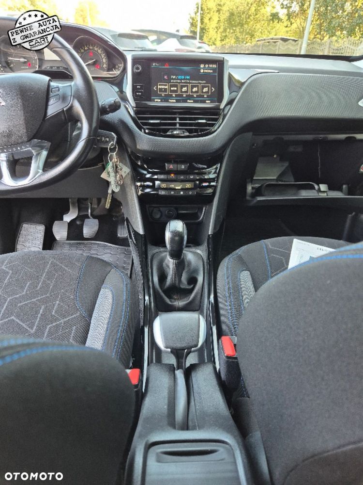 Peugeot 2008 1.2 Pure Tech Signature - 18