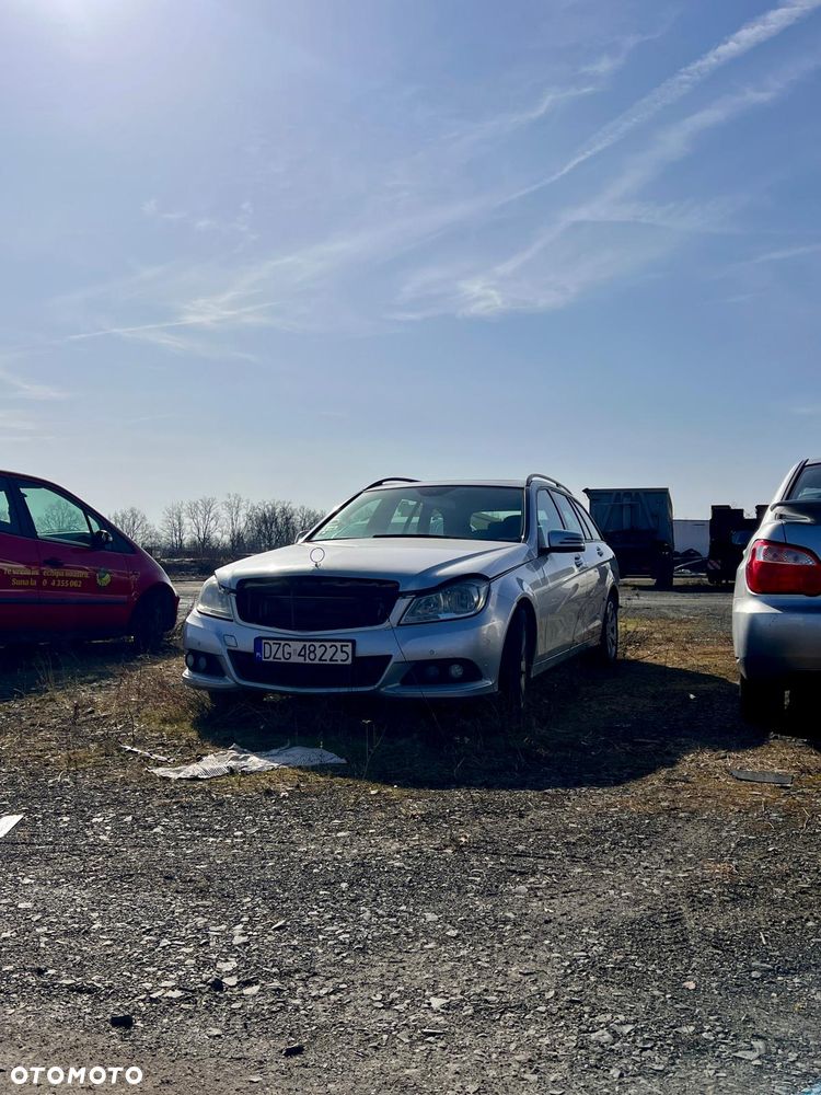 Mercedes-Benz Klasa C 220 CDI BlueEff 4-Matic Avantgarde - 2