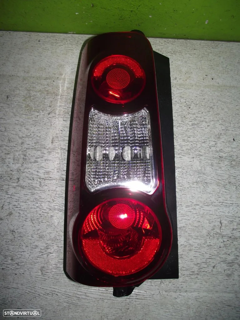 Farolim Trás Esquerdo Peugeot Partner / Citroen Berlingo - 2012 / 2018 - 2