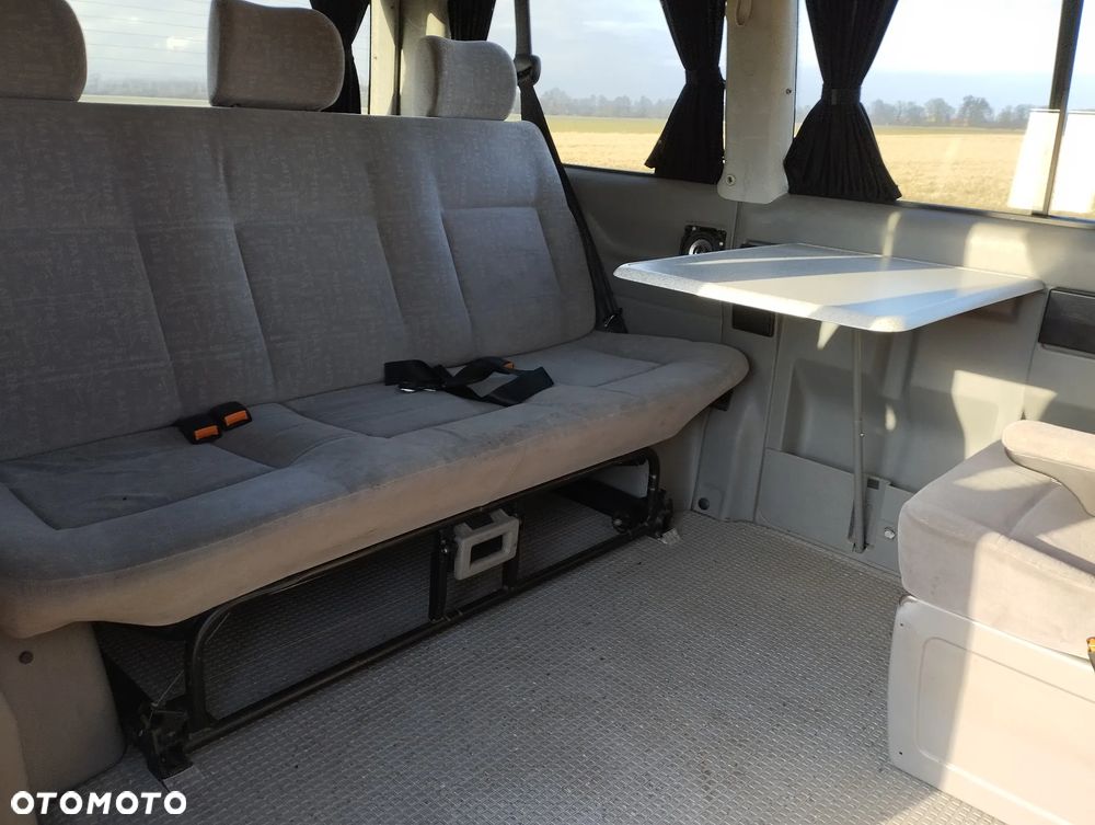 Volkswagen Multivan - 12