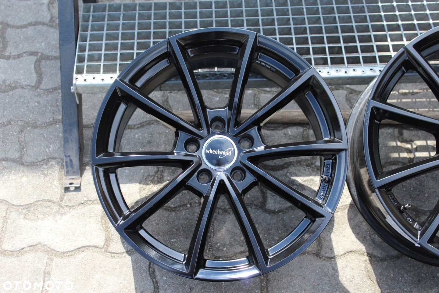 WHEELWORLD 18cali 5x112 ET45 8J AUDI SKODA SEAT VW - 3