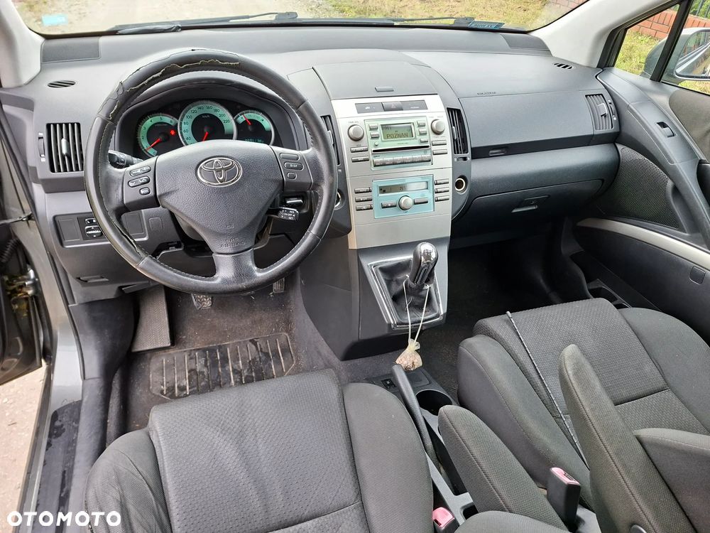 Toyota Corolla Verso 2.0 D-4D Luna - 11