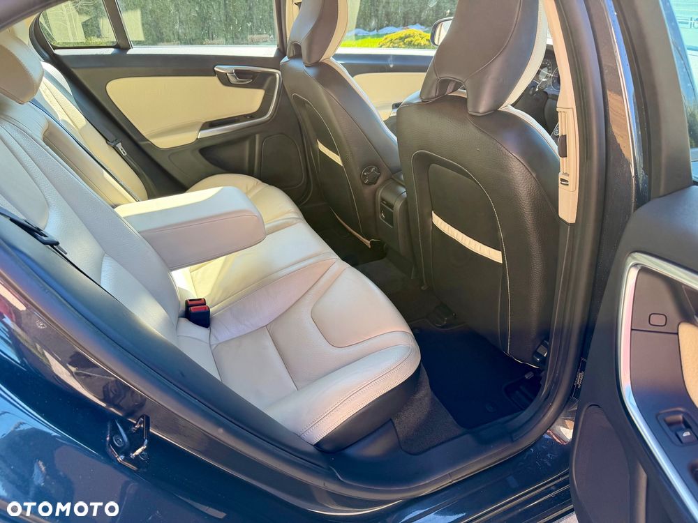 Volvo S60 2.0T Momentum - 13