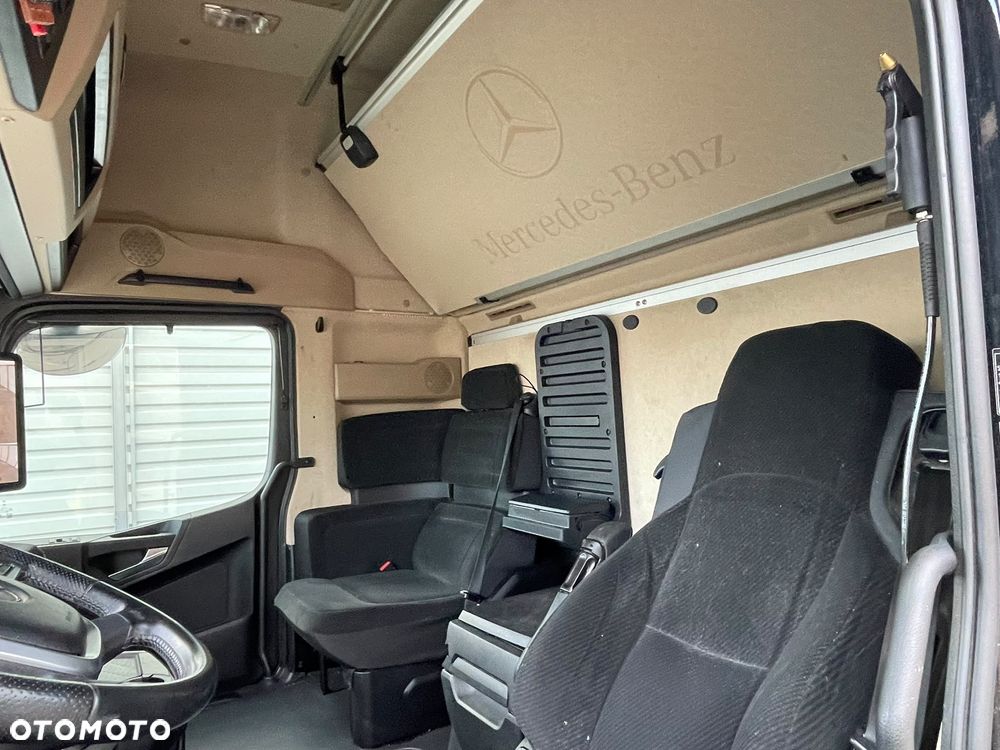Mercedes-Benz Actros - 9