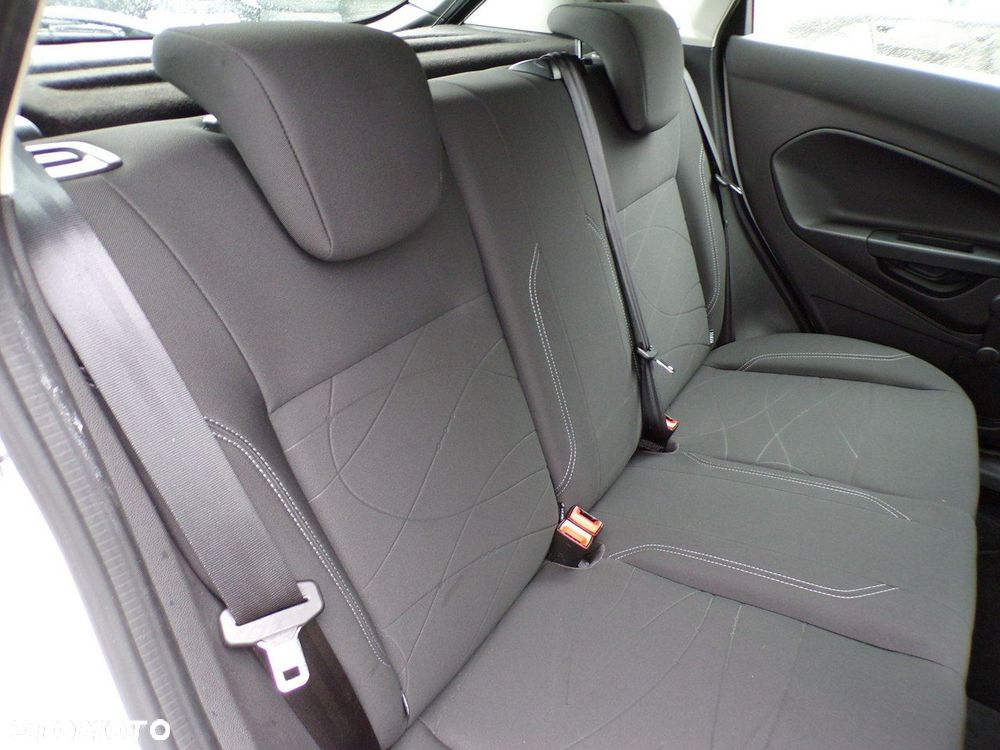 Ford Fiesta - 25