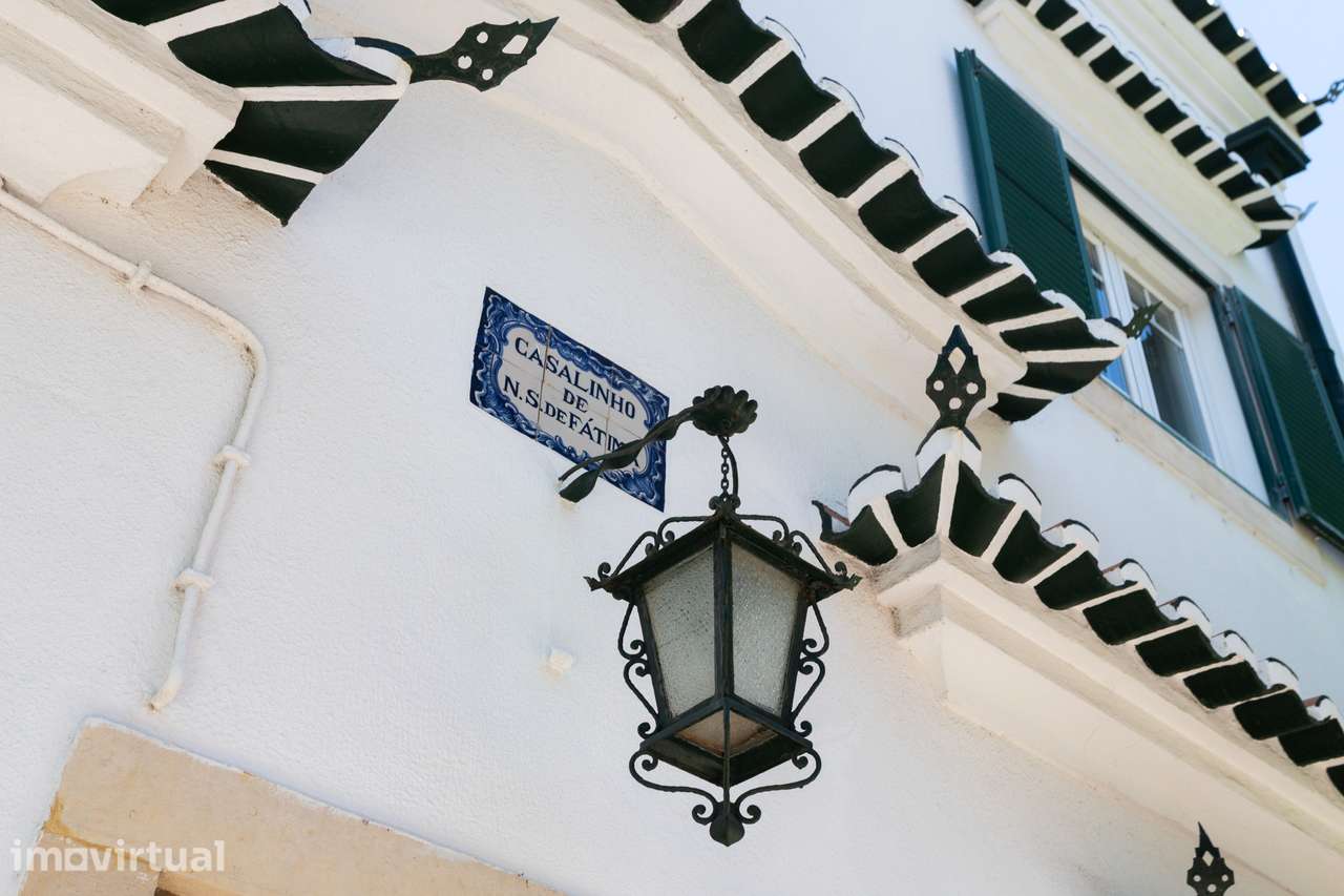 Oeiras, Santo Amaro - Moradia dos anos 40, com 3 pisos para arrendar - Grande imagem: 2/47