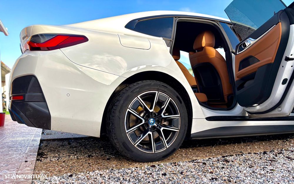 BMW i4 eDrive40 Pack Desportivo M - 12