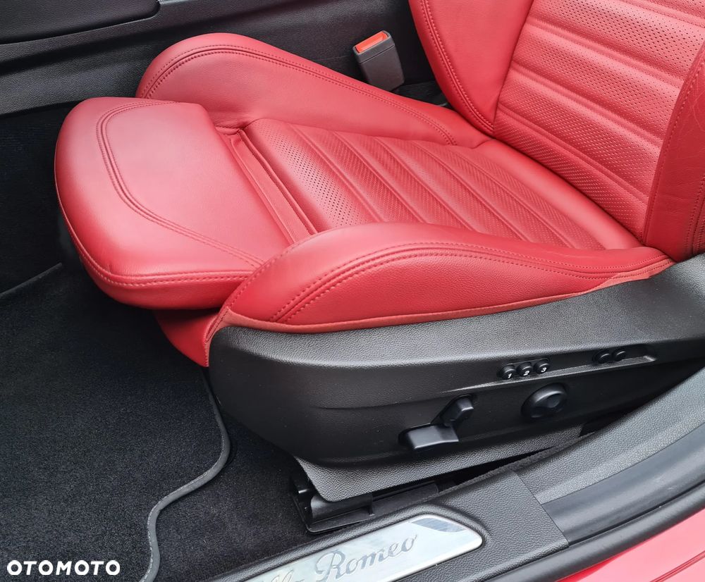 Alfa Romeo Giulia 2.0 Turbo Veloce Q4 - 12