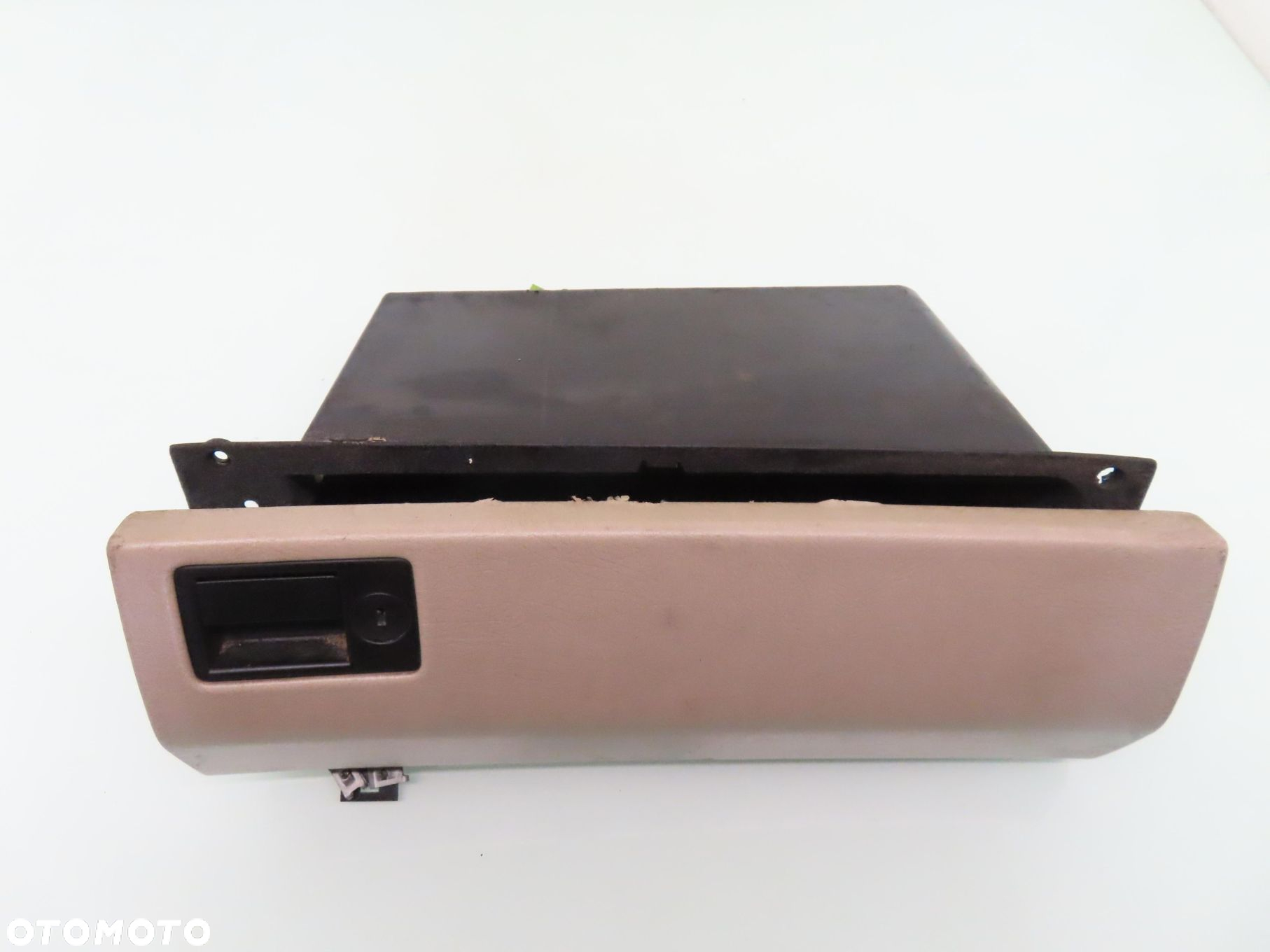 SCHOWEK PASAZERA VOLVO 850 9132989 - 9