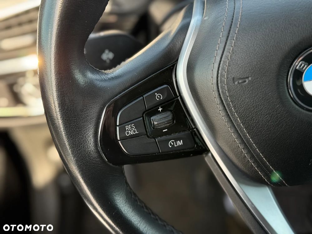 BMW Seria 5 520i - 30