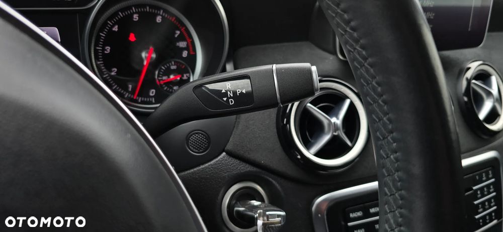 Mercedes-Benz Klasa A 180 7G-DCT AMG Line - 32
