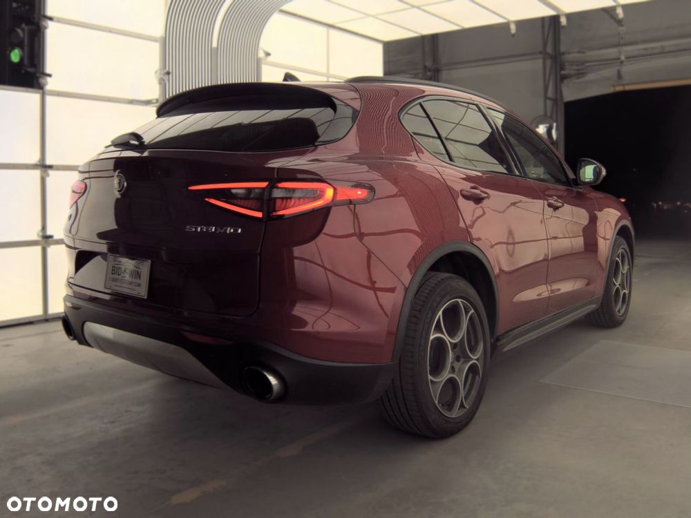 Alfa Romeo Stelvio 2.0 Turbo 16V AT8-Q4 Ti - 6