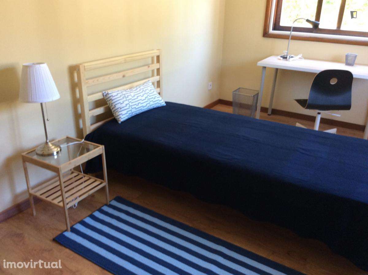 Quarto - localizado em São Mamede de Infesta Porto - Grande imagem: 2/14