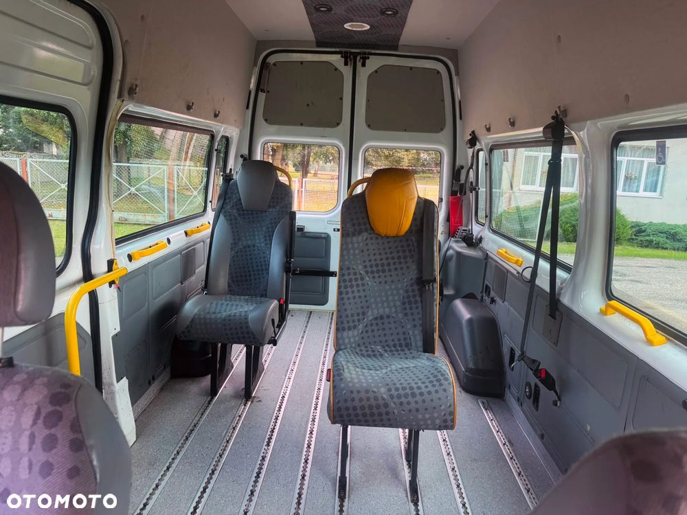 Ford Transit 350L - 17