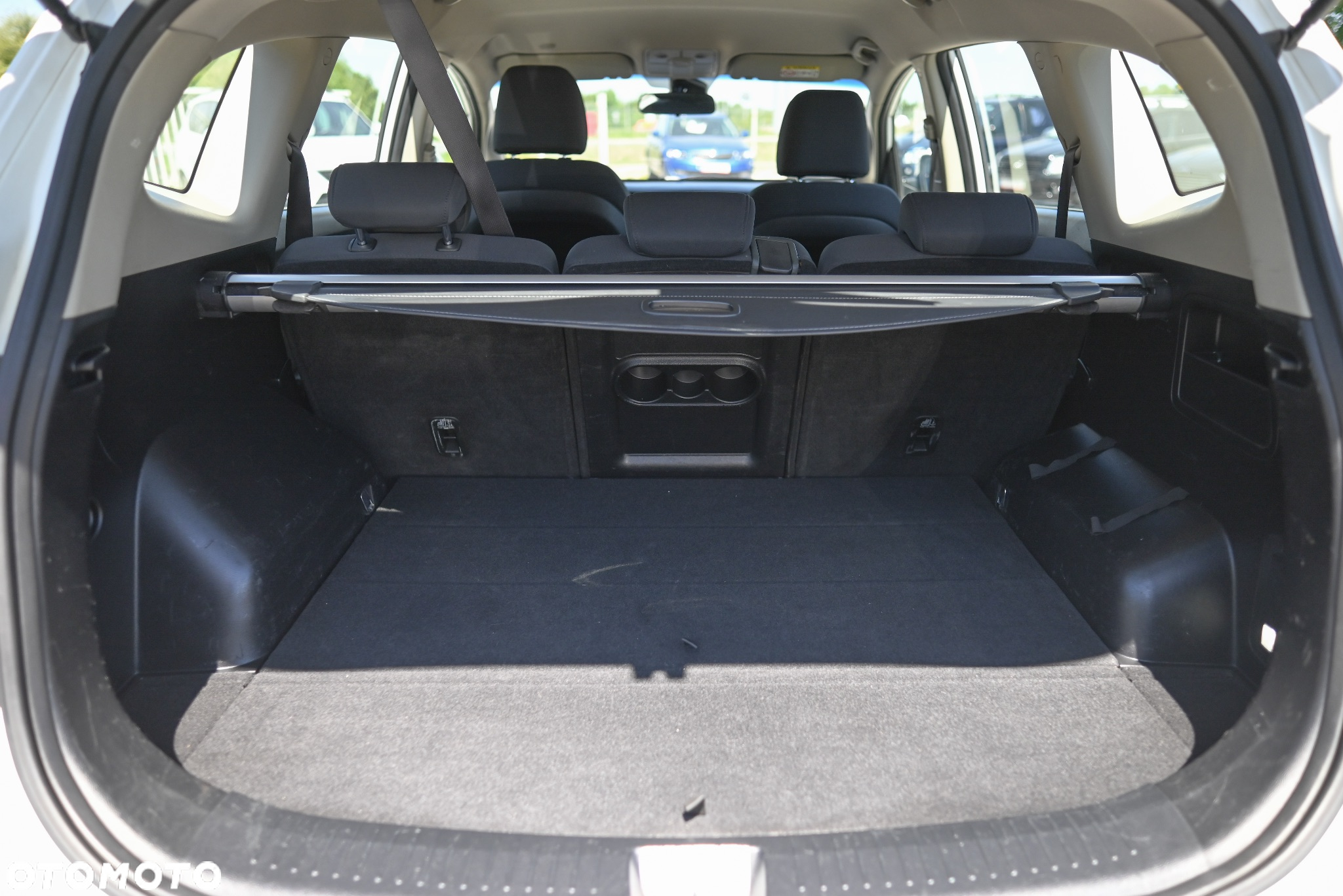 Kia Carens - 11