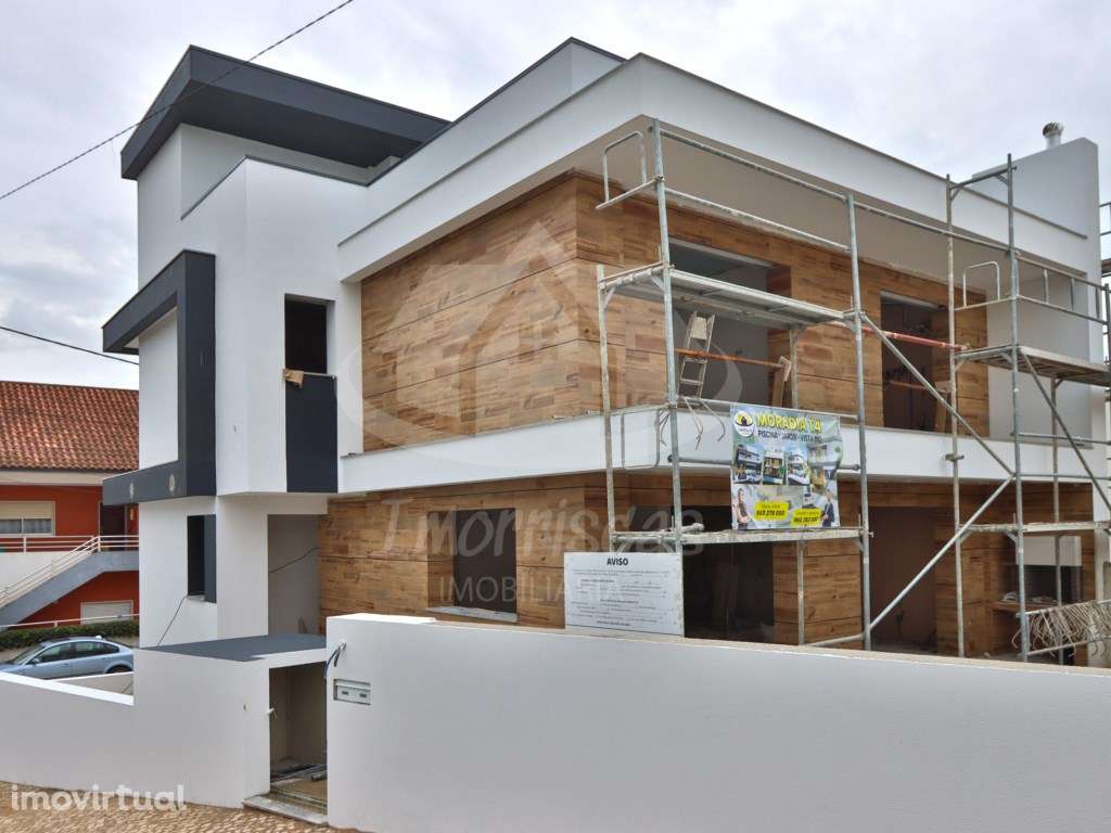 Moradia T4 com piscina junto ao Parque Urbano de Santa Iria de Azóia - Grande imagem: 3/23