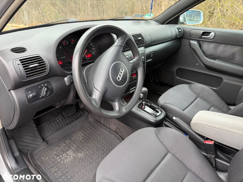 Audi A3 Sportback 1.9 TDI Attraction Tiptronic - 12