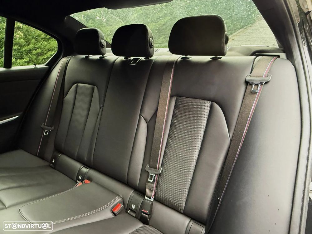 BMW M3 Competition xDrive - 25