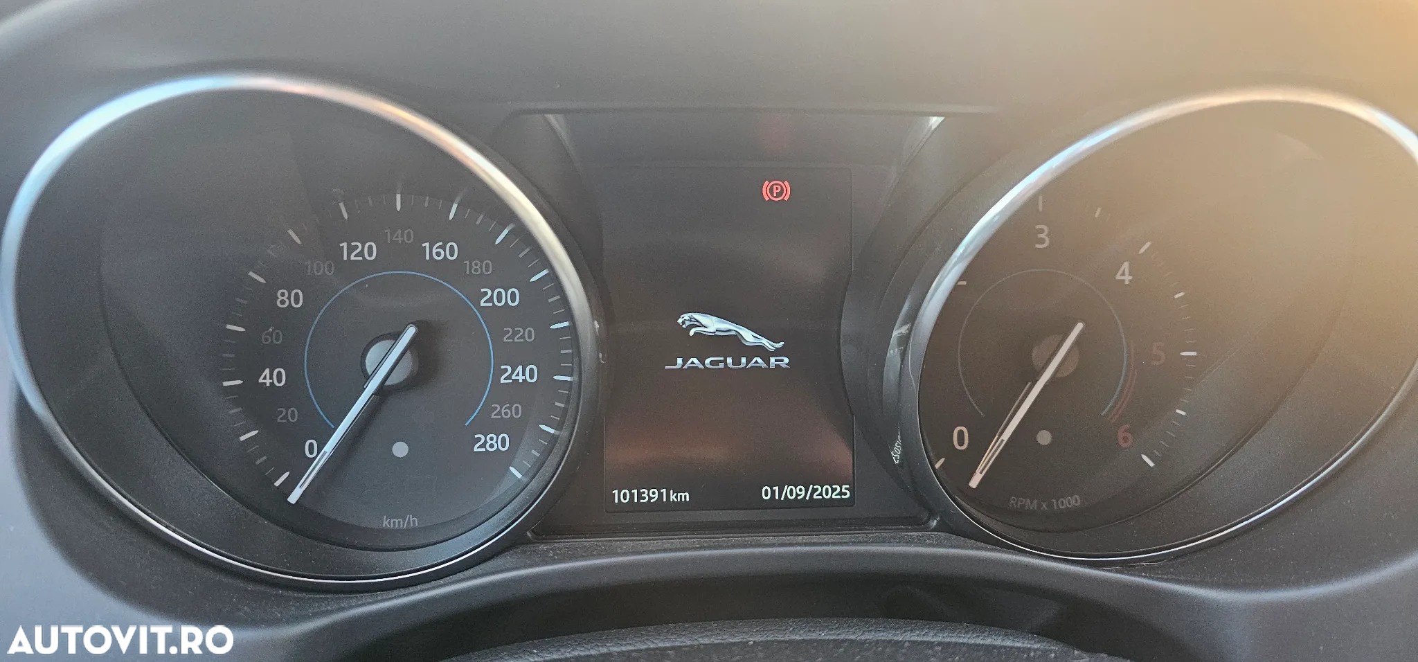 Jaguar XE 2.0 R-Sport - 16