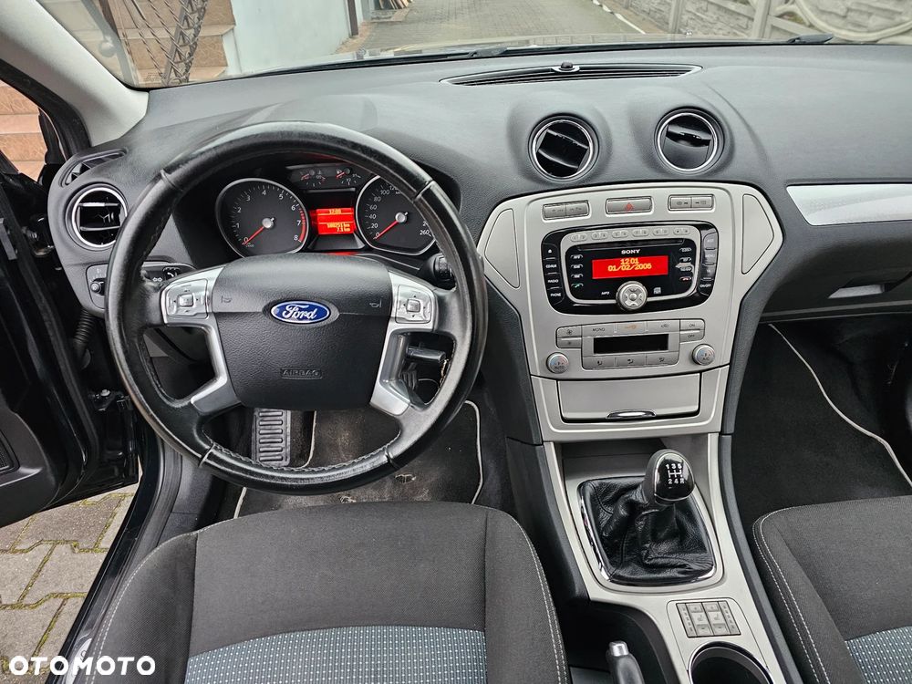 Ford Mondeo 2.0 Trend - 35