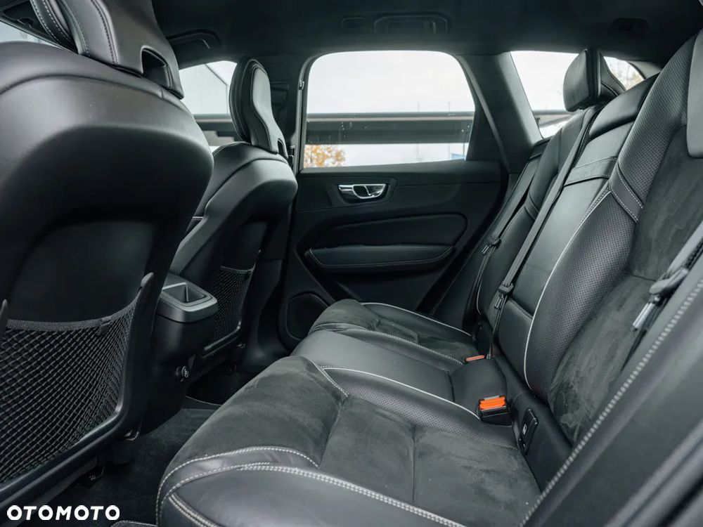 Volvo XC 60 D4 R-Design - 16