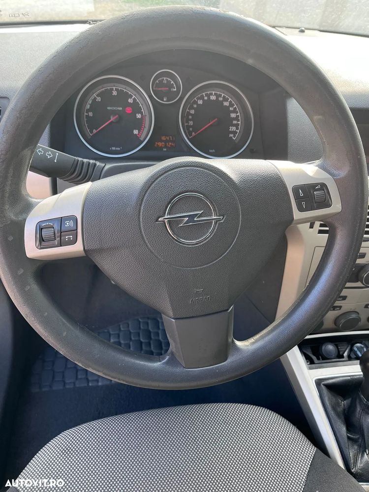 Opel Astra GTC 1.3 CDTI - 4
