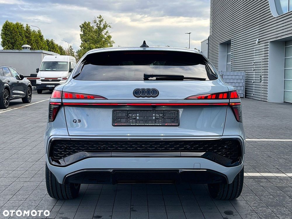 Audi Q3 Sportback - 12