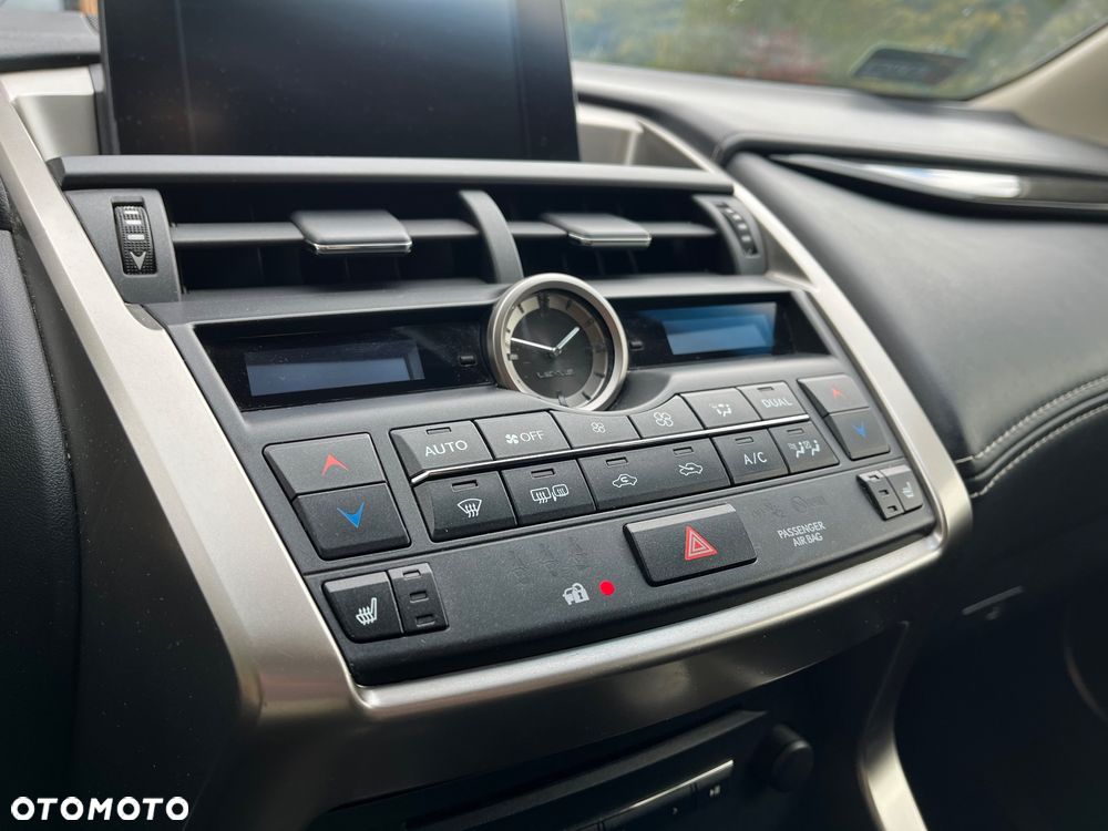 Lexus NX 300h Business Edition AWD - 4