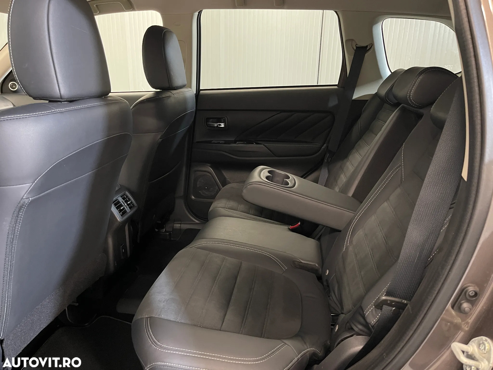 Mitsubishi Outlander - 11