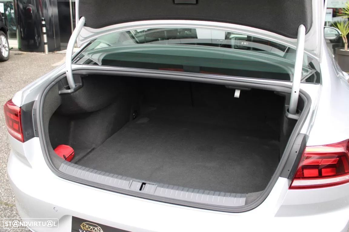 VW Passat 2.0 TDI Elegance - 37