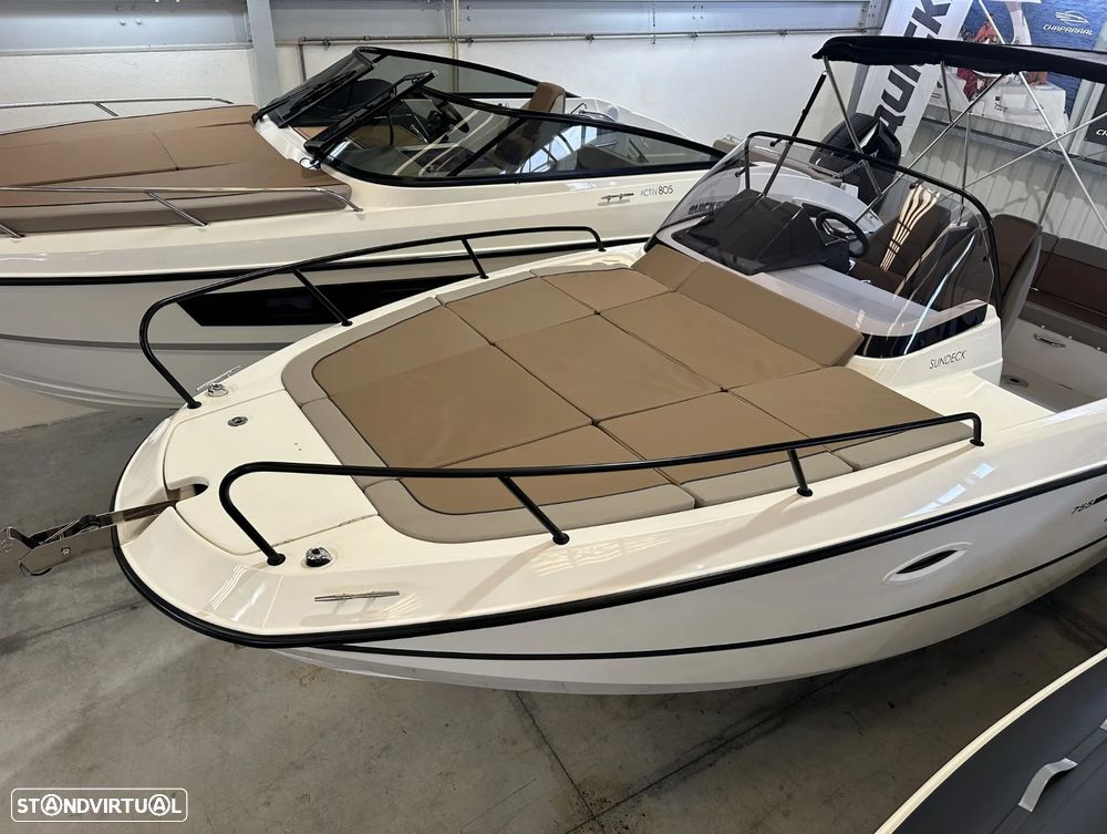 Quicksilver Activ 755 Sundeck - 2