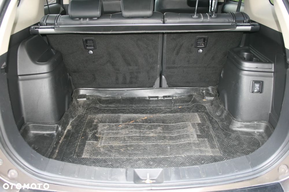 Mitsubishi Outlander - 32